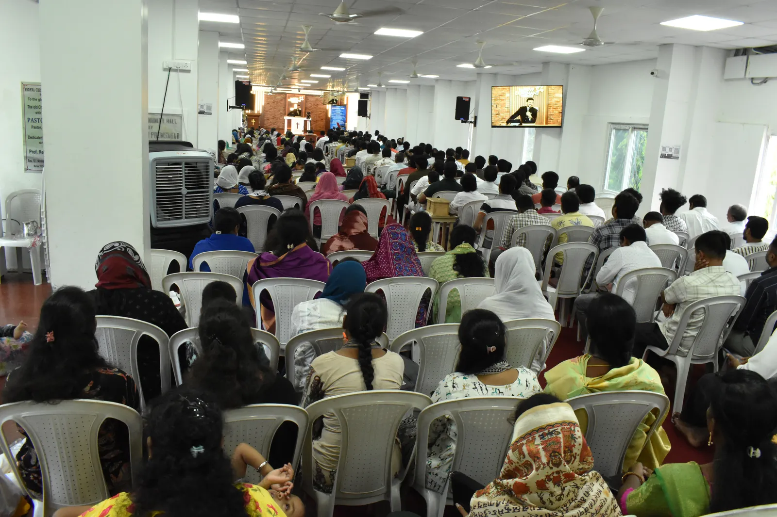 Sunday congregation moment